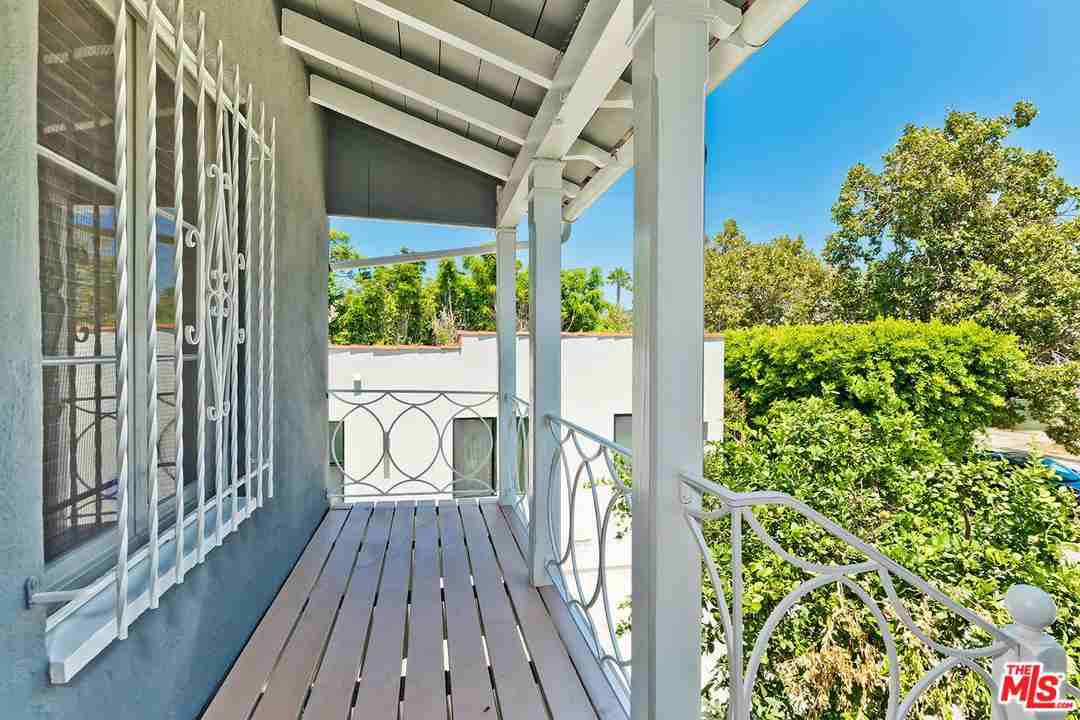 639 N Kilkea Dr - Photo 3 of 25