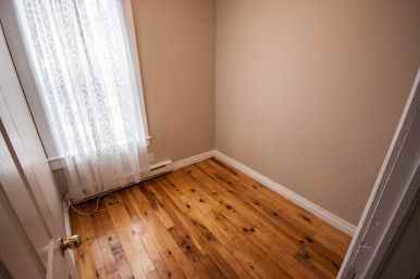 129 Craigmillar Ave. – Clean Tidy 2 Bdrm + Den Close to Downtown - Photo 2 of 11