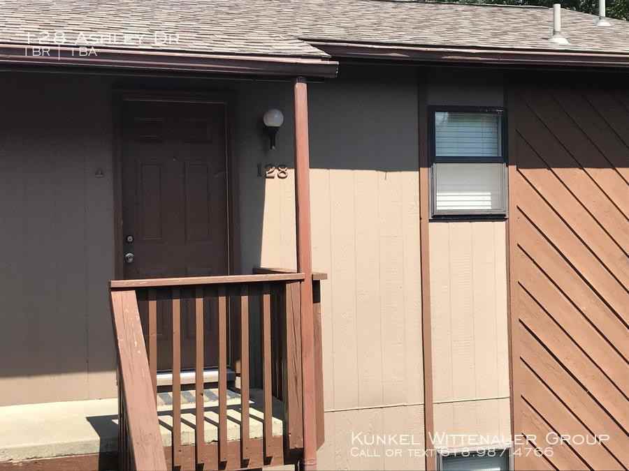128 Ashley Dr - Photo 2 of 3