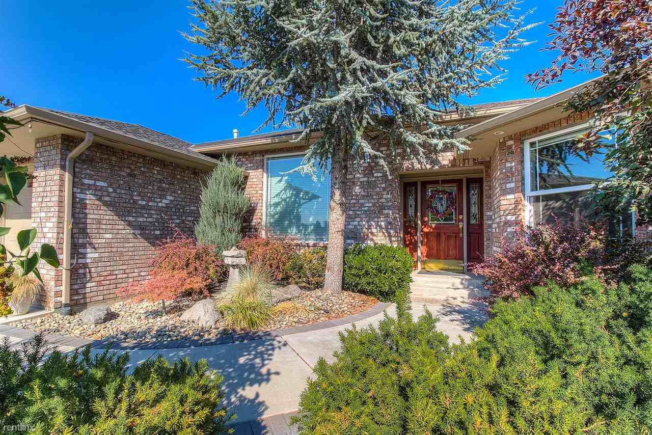 711 Country Club Dr - Photo 2 of 40