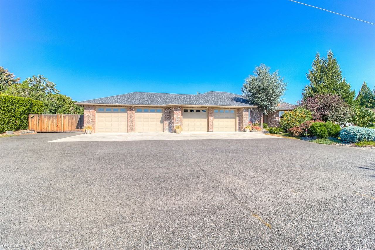 711 Country Club Dr - Photo 3 of 40