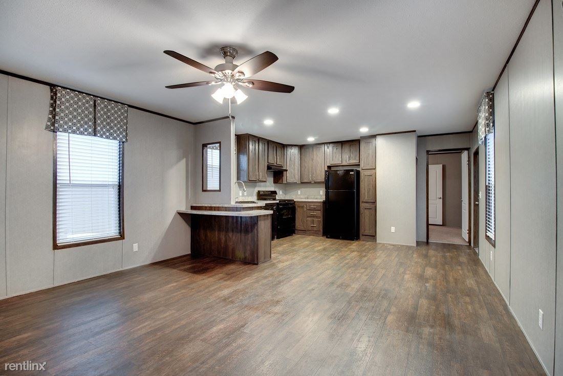 622 N Beach St - Photo 2 of 10