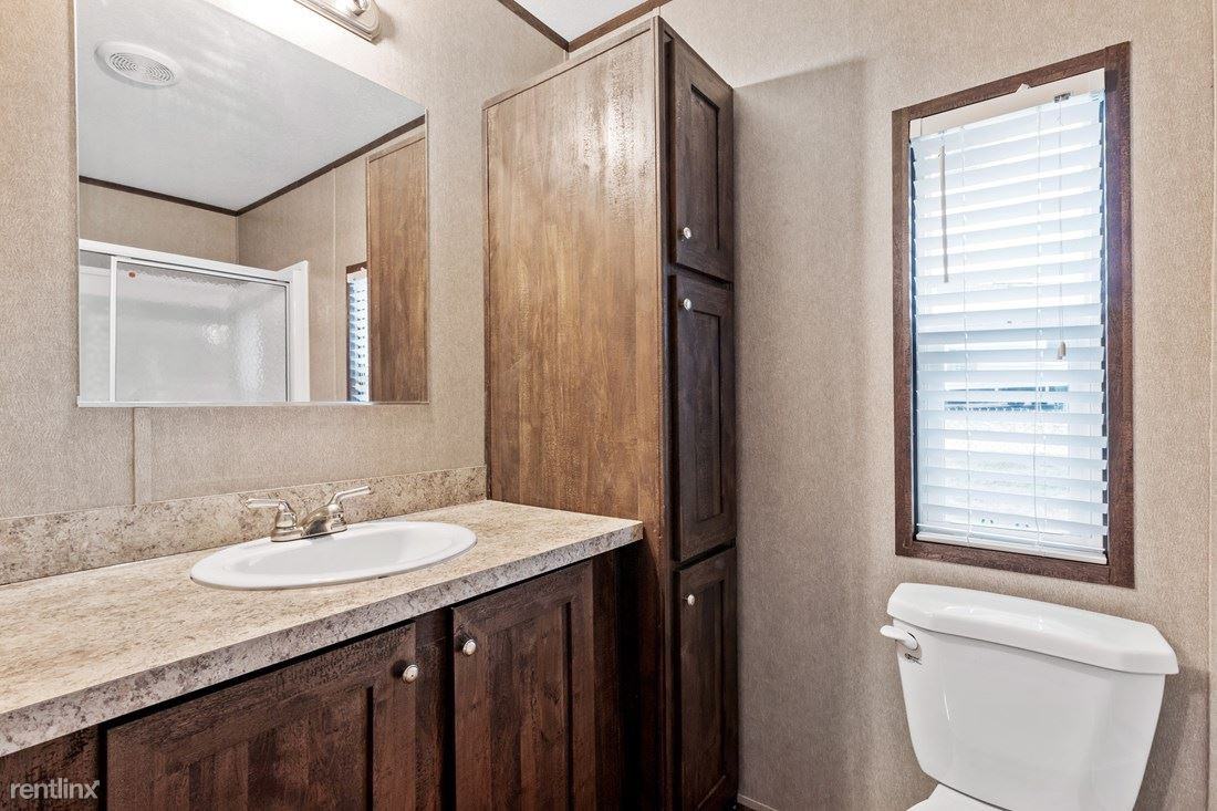 622 N Beach St - Photo 3 of 10