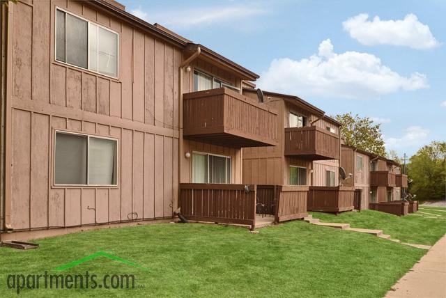 Bryant Manor Apartments - Photo 3 of 6