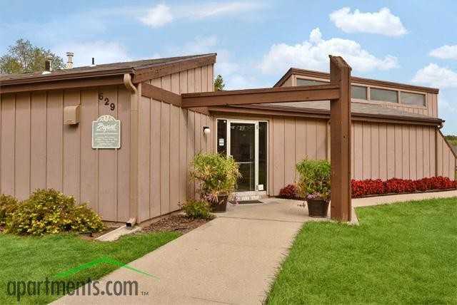 Bryant Manor Apartments - Photo 2 of 6