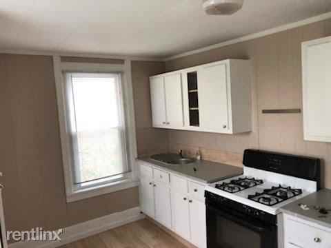 204 Meade St - Photo 2 of 14