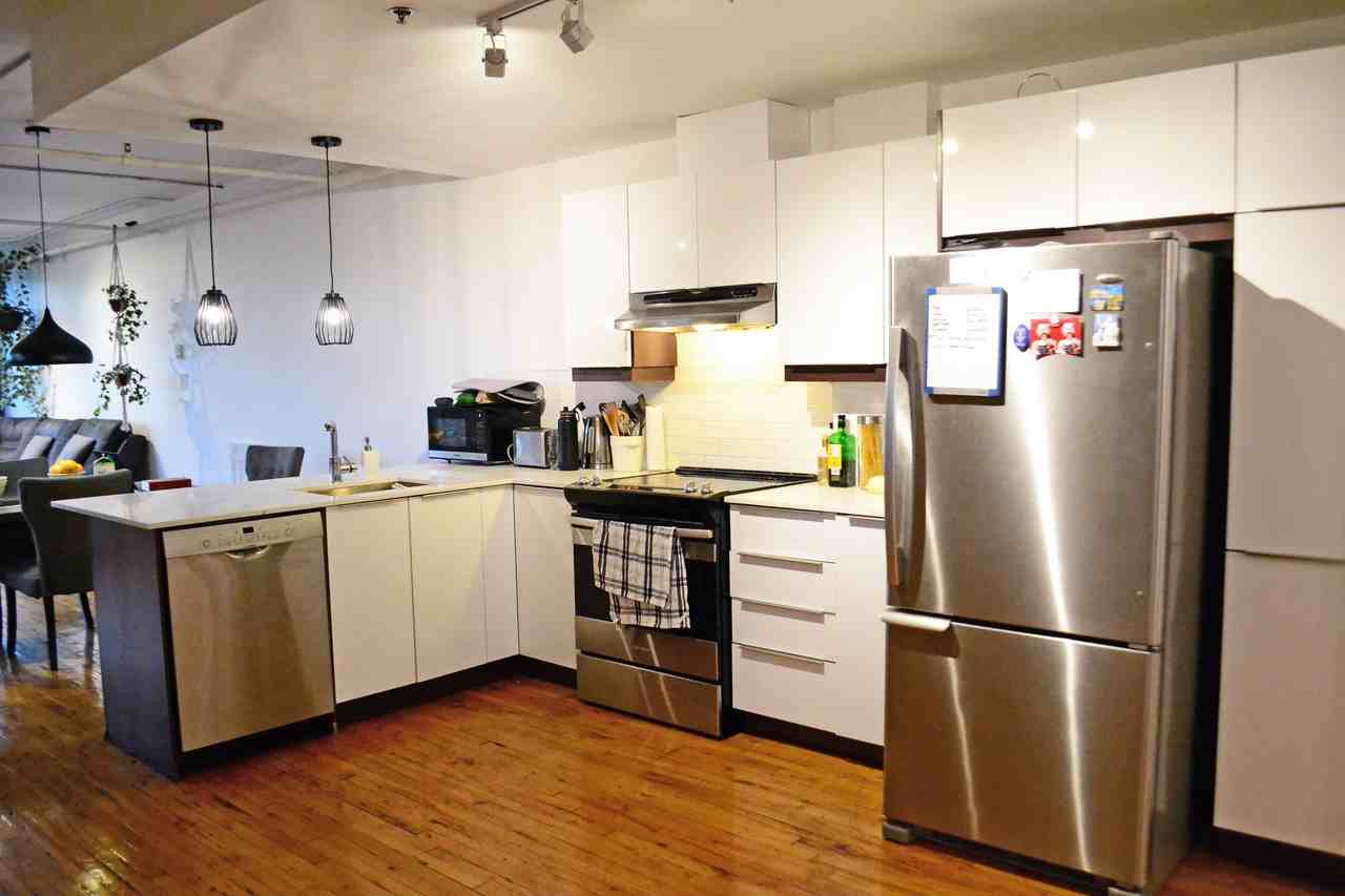 3791 Rue Notre-Dame Ouest #302 - Photo 2 of 10