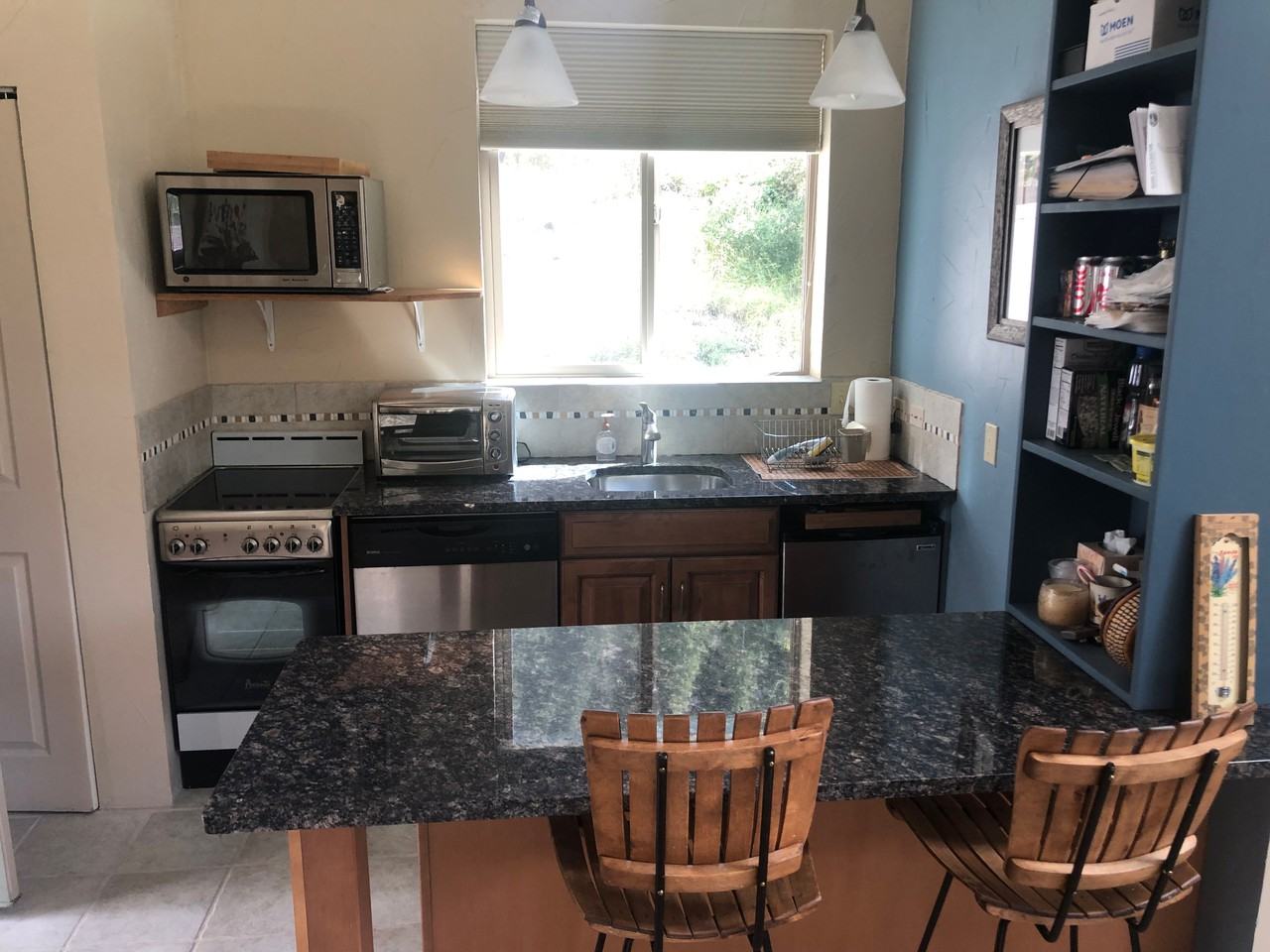 2047 Alliance Dr - Photo 3 of 7