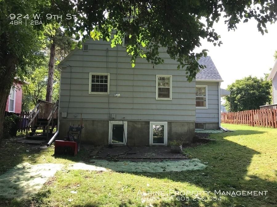 924 W. 9th St. - Photo 2 of 26