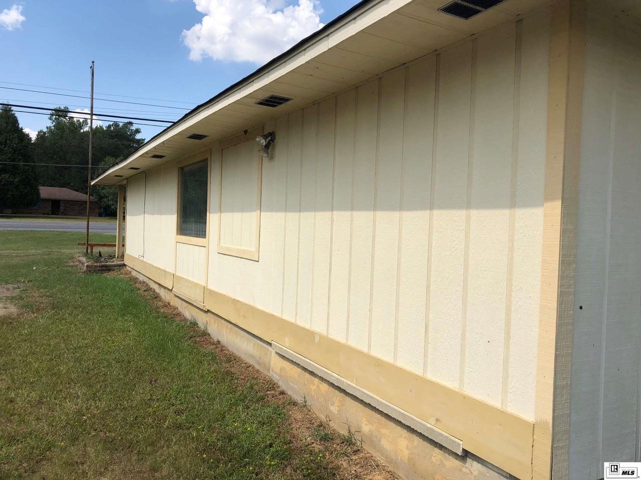 1370 Highway 139 - Photo 2 of 4