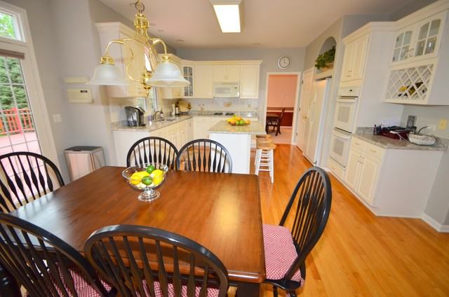 2647 Whitchurch - Photo 3 of 22