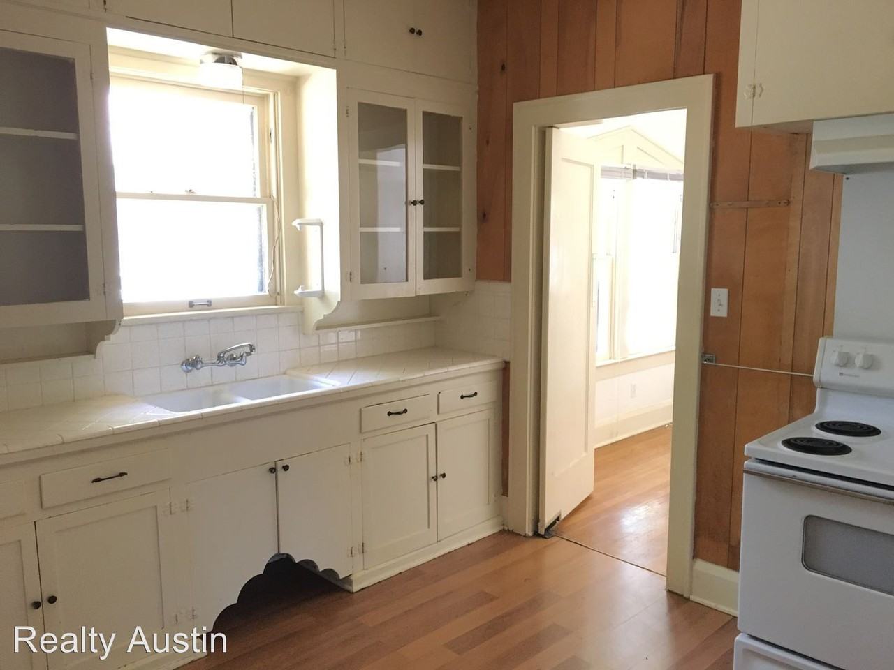 3102 Wheeler - Photo 2 of 15