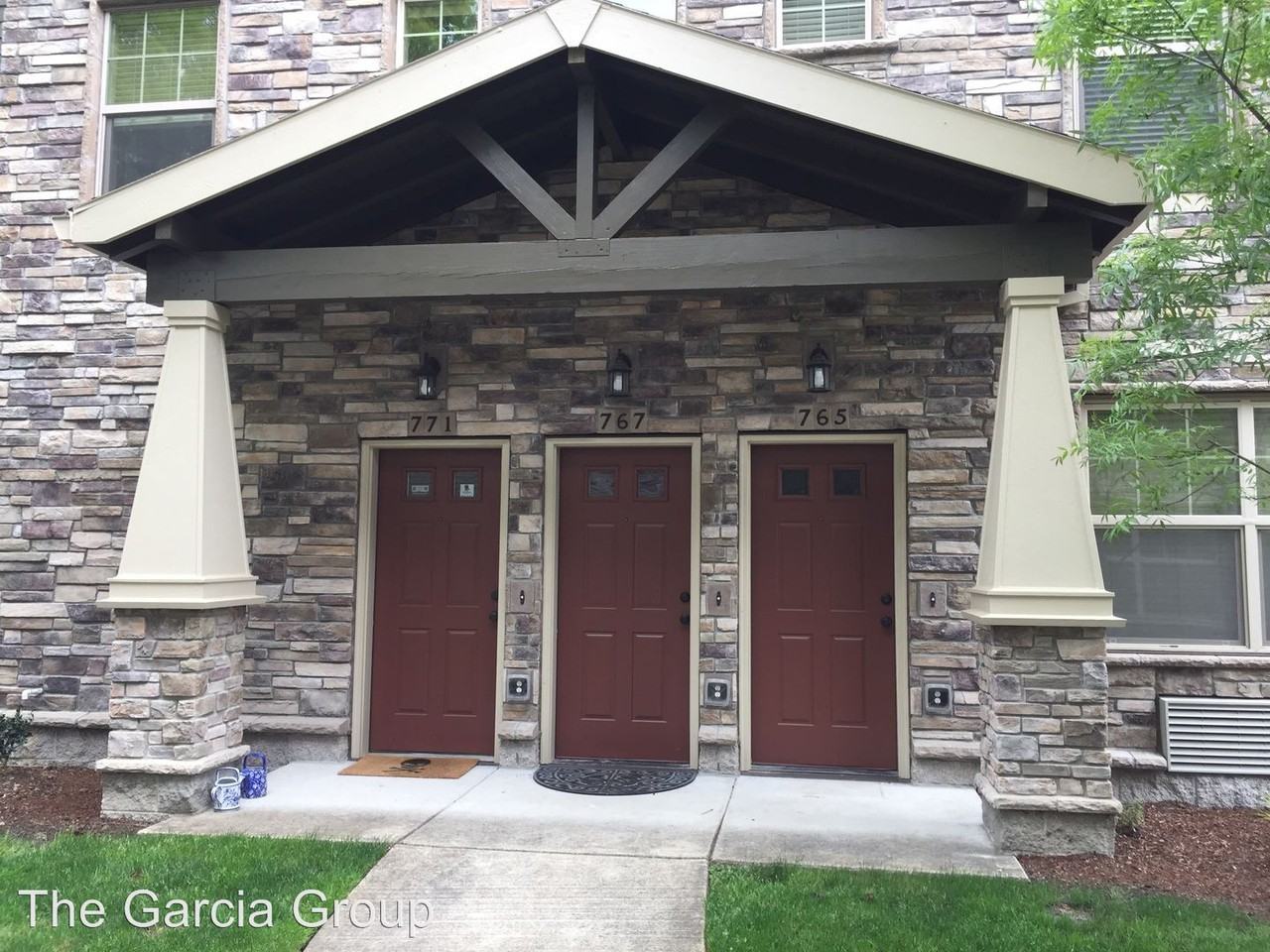 765 Ne Adwick Drive - Photo 2 of 14