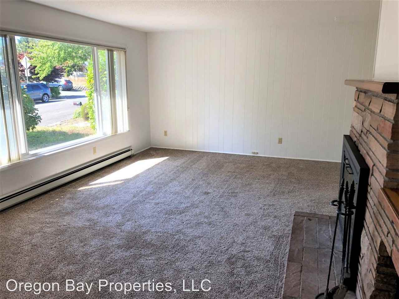 3627 Spruce St - Photo 2 of 17