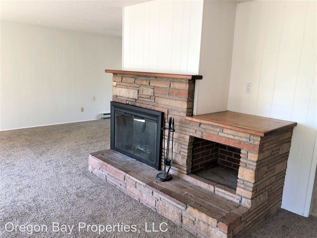 3627 Spruce St - Photo 3 of 17