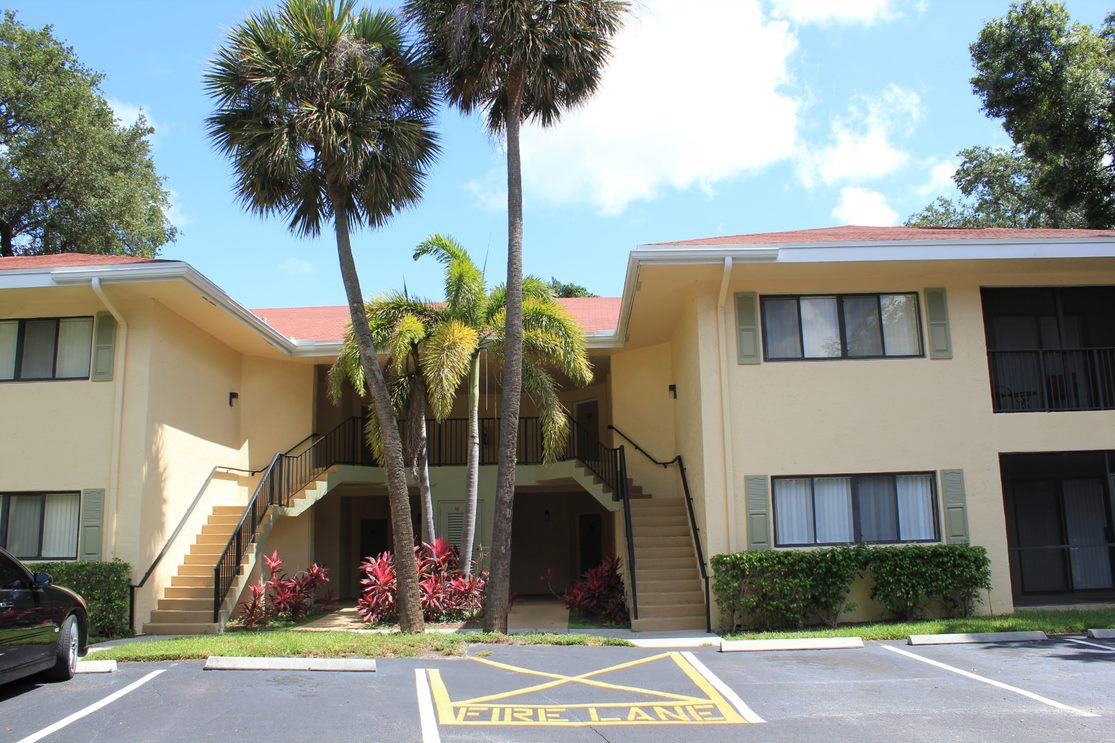 2445 SW 18th Ter - Photo 2 of 16