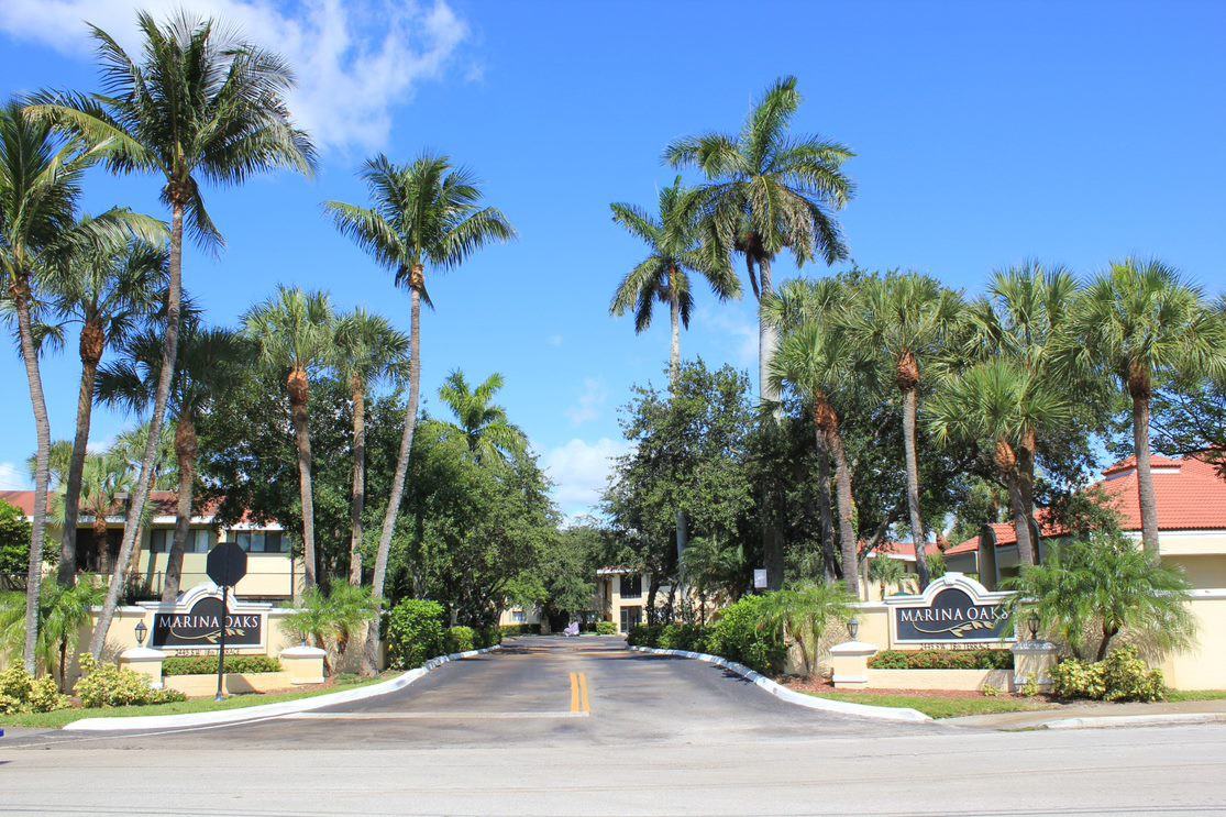 2445 SW 18th Ter - Photo 3 of 16