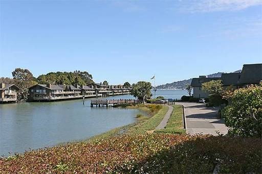 21 Greenwood Bay Dr - Photo 2 of 14