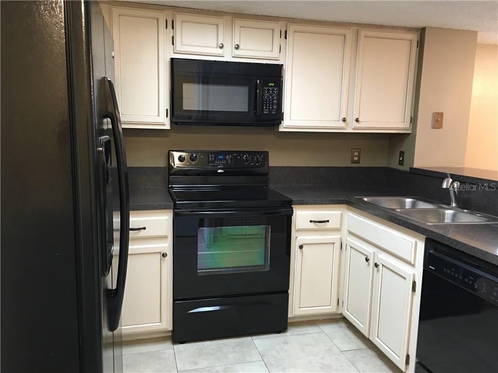 2201 Fletchers Point Circle - Photo 3 of 21