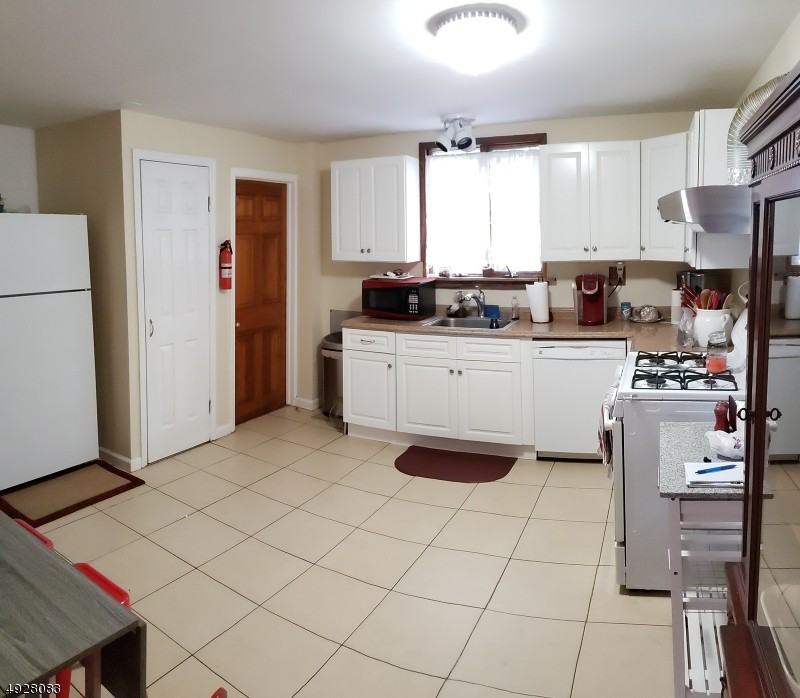 136 Park Ave - Photo 3 of 8