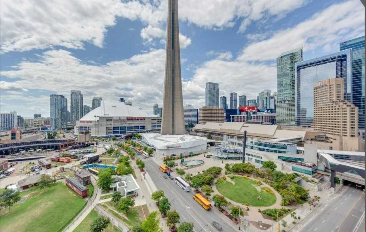 51 Lower Simcoe Street #16