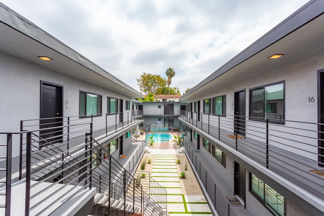 Gracie on Gramercy - Photo 5 of 17