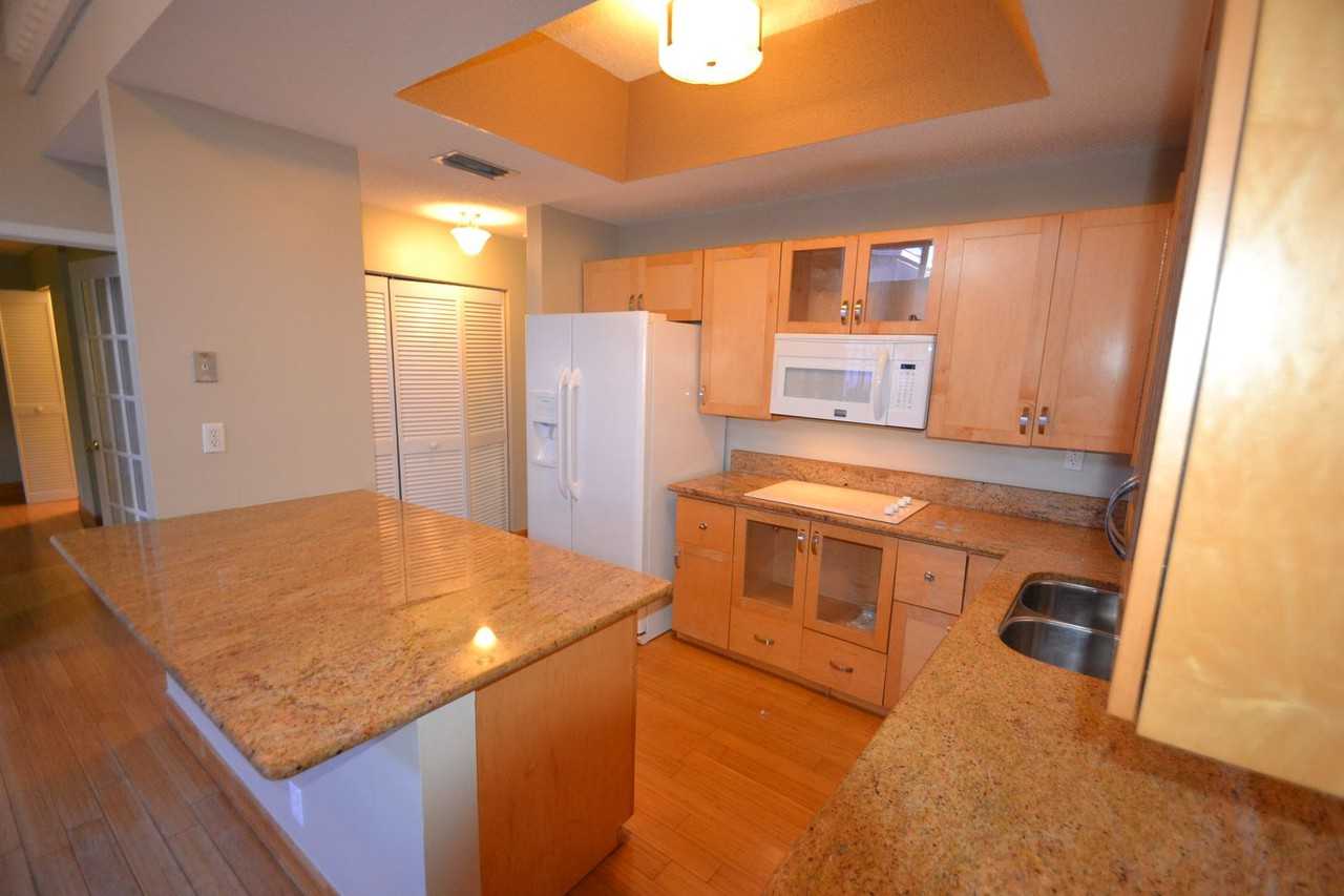10767 S Saratoga Dr - Photo 2 of 16