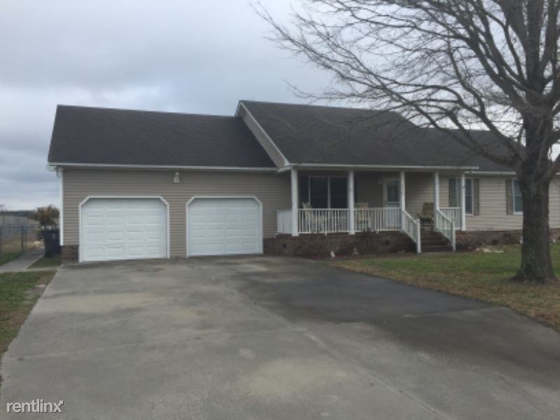 300 Everett Dr - Photo 2 of 12