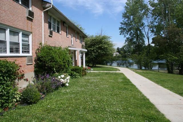 Crestwood Lake Apartments - Photo 3 of 9