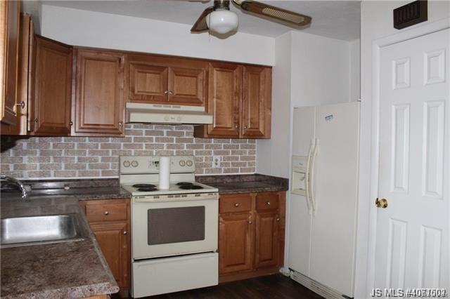 404 4th St - Photo 2 of 14