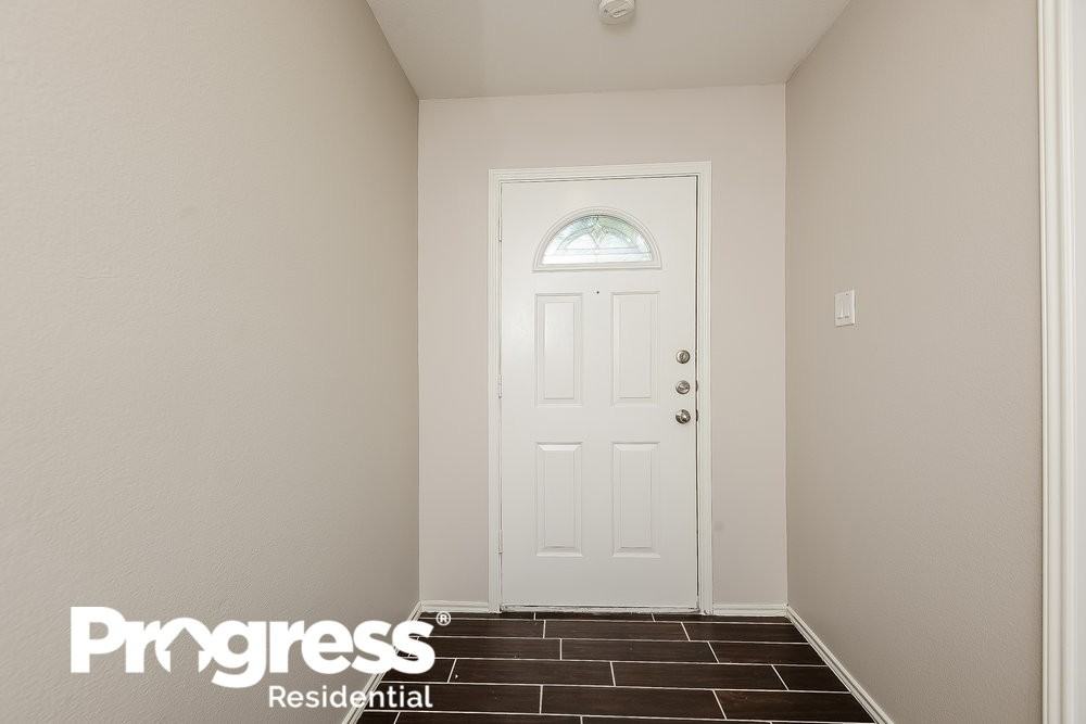 1833 Foxfield - Photo 3 of 16