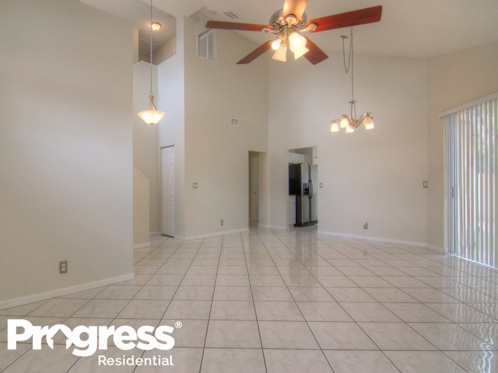 6083 Nw 45th Ave - Photo 3 of 15