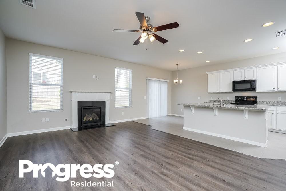 1804 Stonewater Dr - Photo 3 of 16