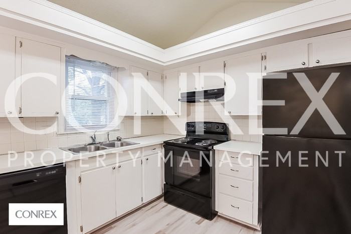 2525 South Trail Ridge Avenue - Photo 2 of 8