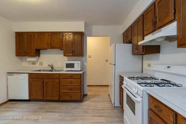 5352 Newport #1-1B - Photo 2 of 10