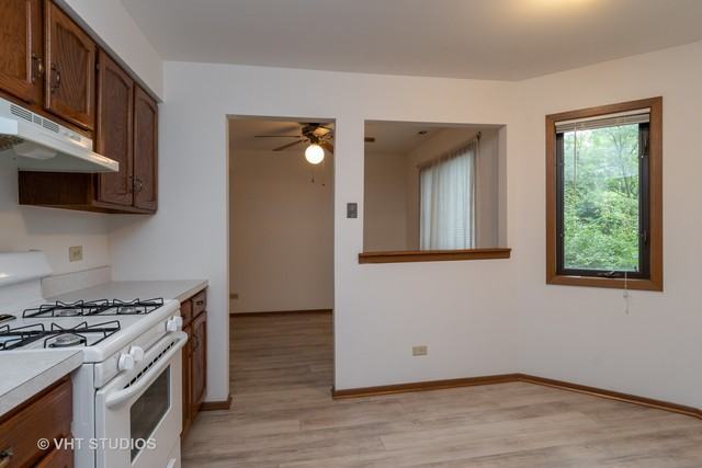 5352 Newport #1-1B - Photo 3 of 10