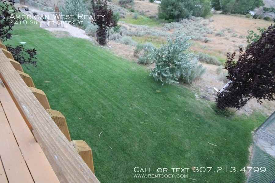 2419 Sulpher Creek St - Photo 3 of 17