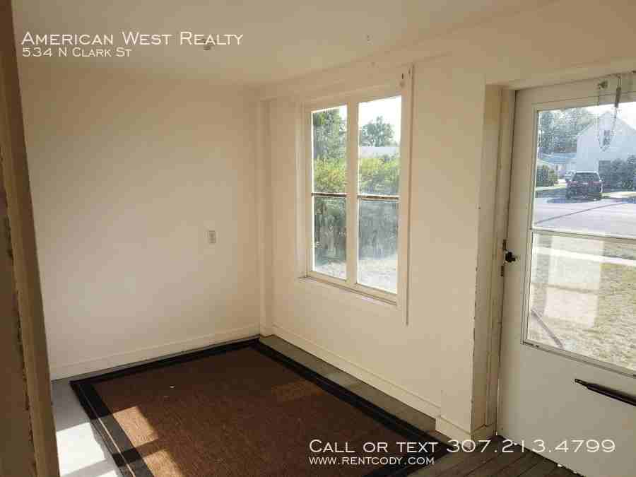 534 N Clark St - Photo 2 of 11