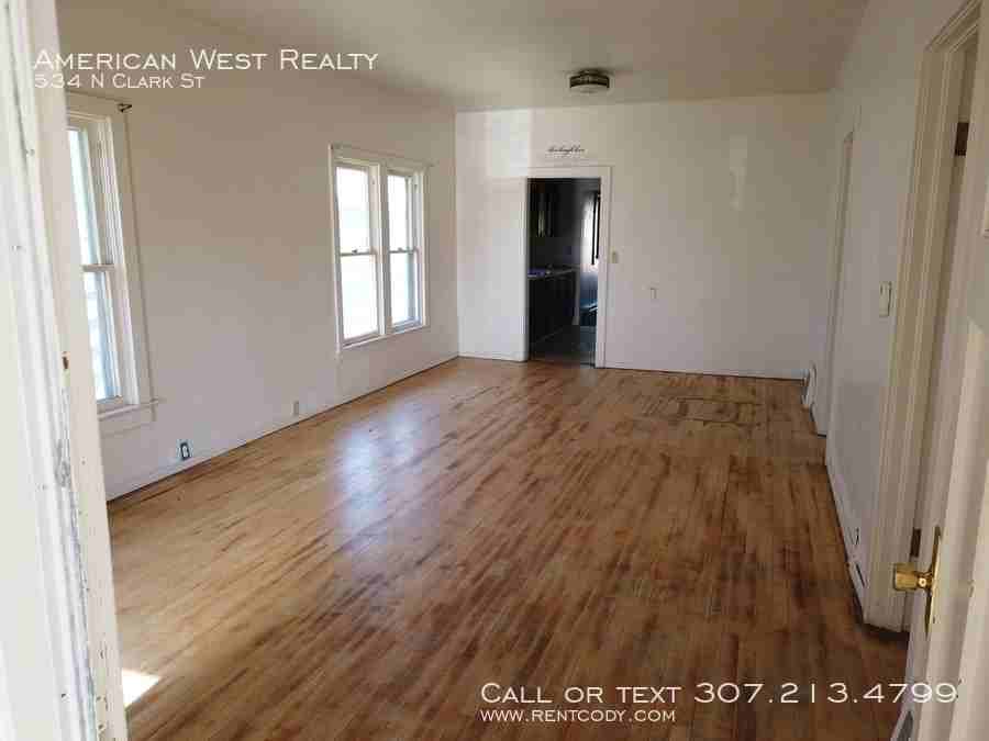 534 N Clark St - Photo 3 of 11