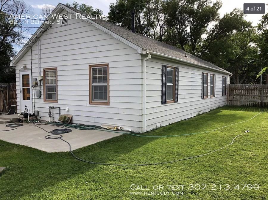 621 N Bernard St - Photo 2 of 12