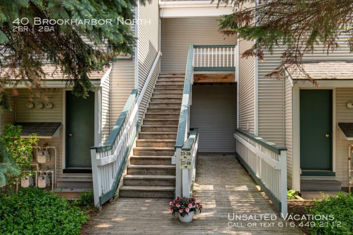 40 Brookharbor North - Photo 2 of 11