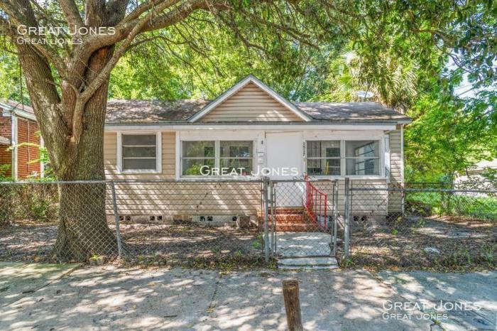 1517 Logan St - Photo 2 of 21