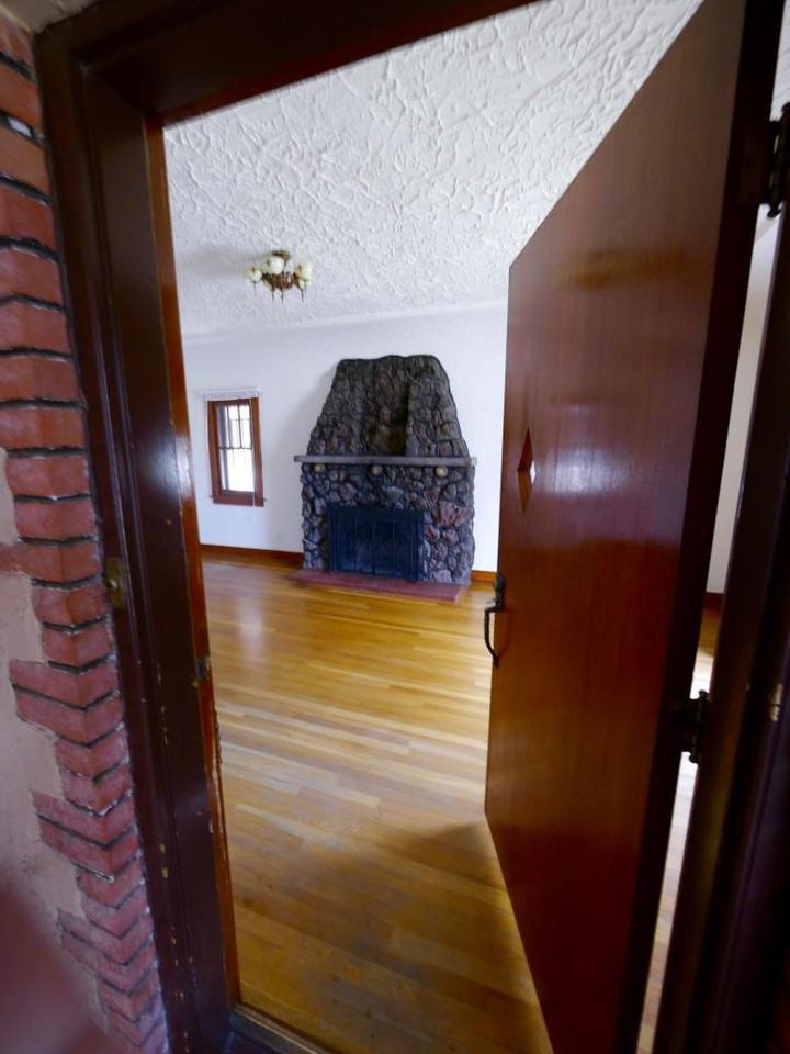 1404 Marquette Pl Ne - Photo 3 of 19