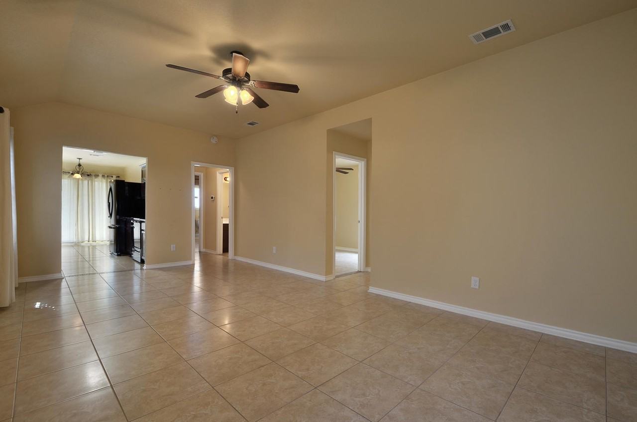 1200 Brendon Lee Ln - Photo 6 of 32