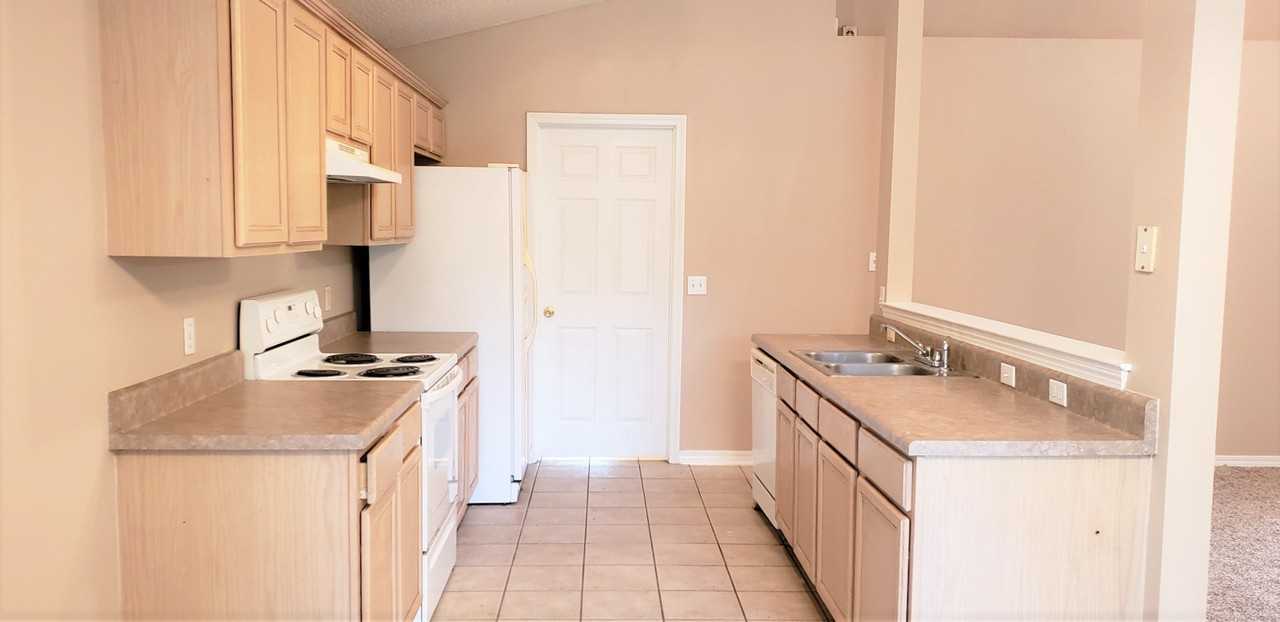 2488 Gulf Breeze Ave - Photo 4 of 12