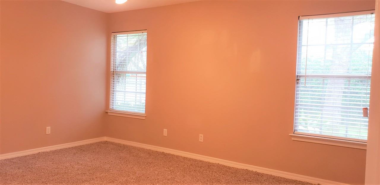 2488 Gulf Breeze Ave - Photo 5 of 12