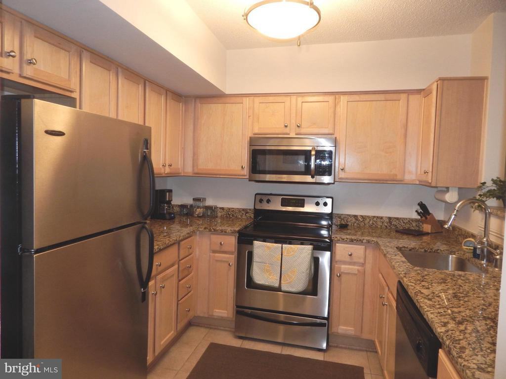 1001 Randolph St 406 - Photo 2 of 22