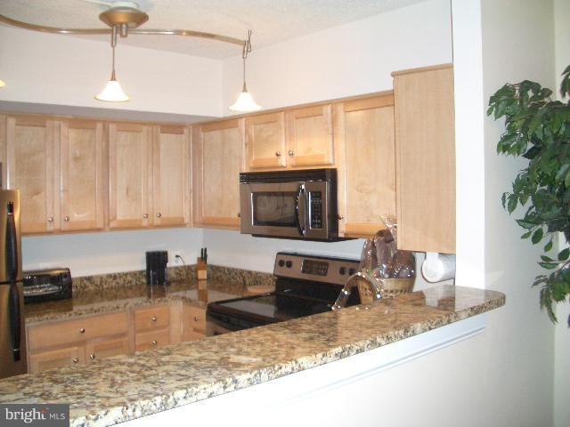 1001 Randolph St 406 - Photo 3 of 22