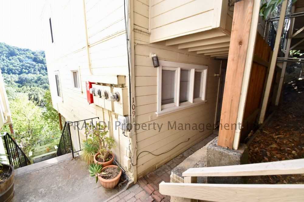 109A 109a Live Oak Avenue - Photo 2 of 11