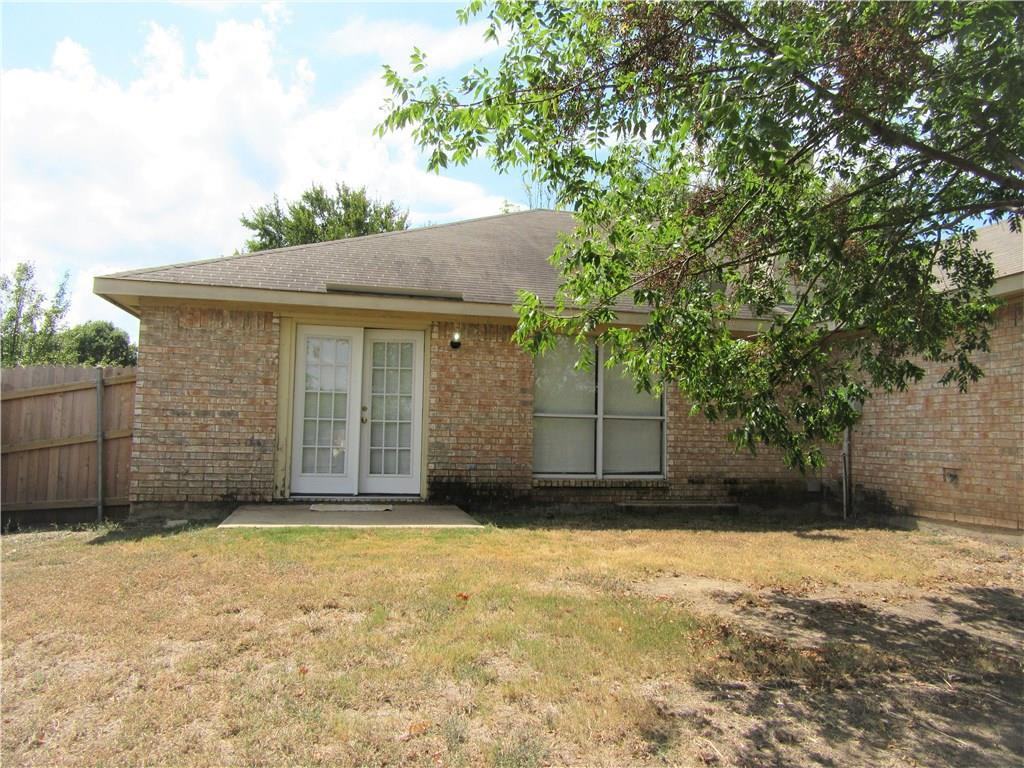1017 Glencrest Drive - Photo 2 of 16